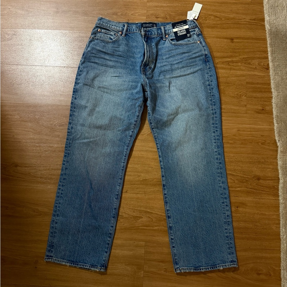 Men’s Abercrombie and fitch athletic relaxed straight jeans